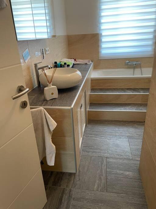 Moderne Wohnung Mit Stil Gross Gerungs Exterior photo